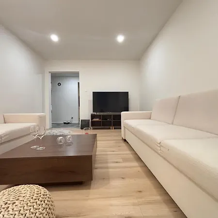 Kompletne Zariadeny 3 Izbovy Apartamento Belá
