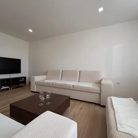 Apartment Kompletne Zariadeny 3 Izbovy *
